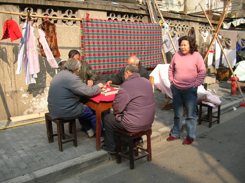 上海でよく見る路上マージャン by tetsushi